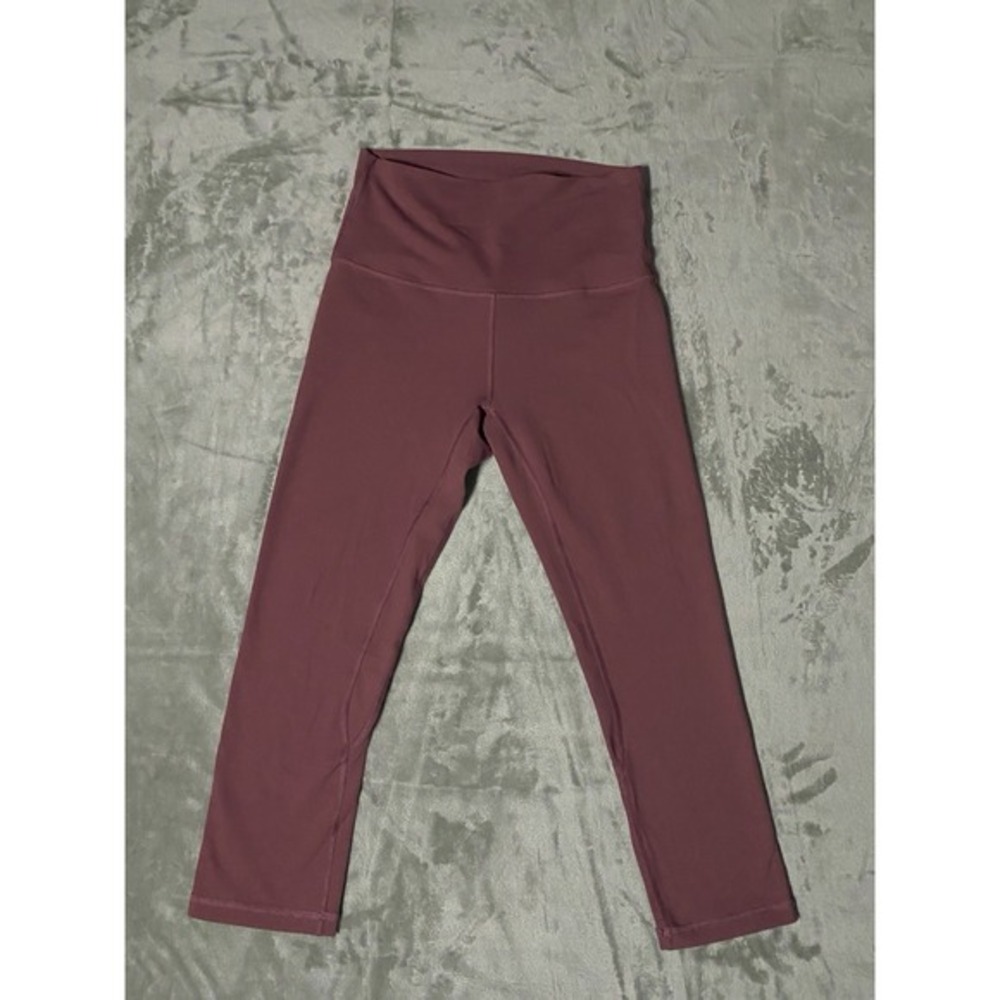 Lululemon Woman's‎ Cropped Leggings Size 4